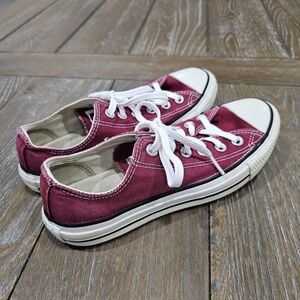 CONVERSE CHUCK TAYLOR ALL STAR MAROON, Women's Size 7, Men's size 5